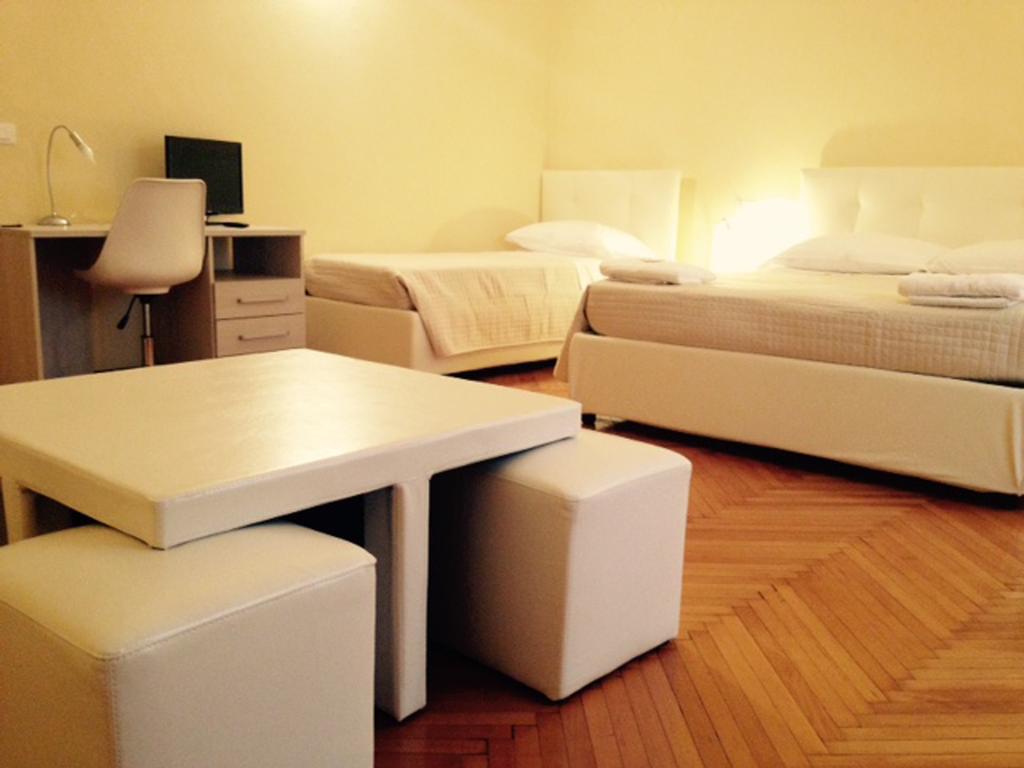 Dreibettzimmer mit eigenem externen Bad